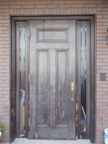 木製玄関ドアの塗装工事 木製玄関ドアの塗装工事